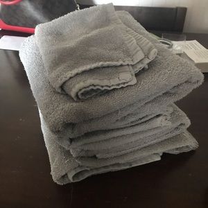 Two different sets of bath towels